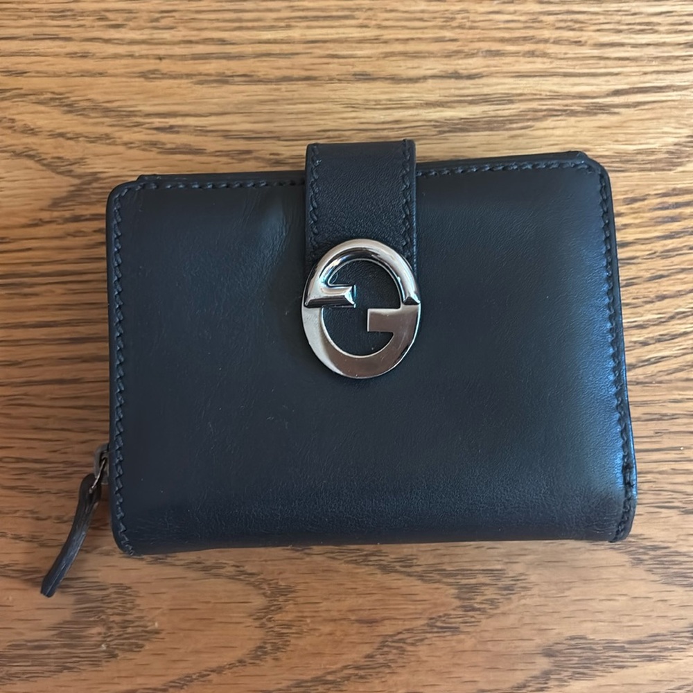 GUCCI GG Vintage Trifold wallet.  EUC